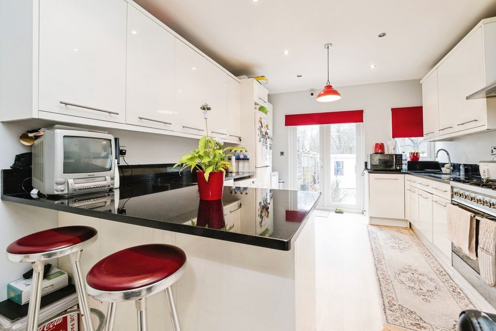 Property photo 2 of 21 Pbox-Img.Jpg