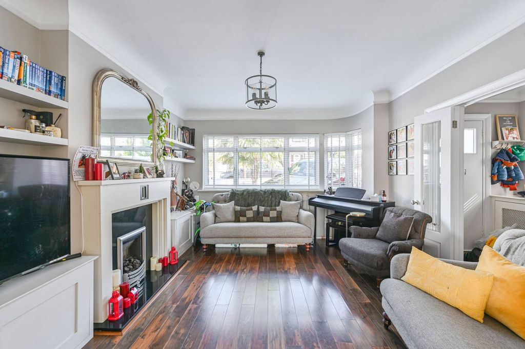 Property photo 2 of 25