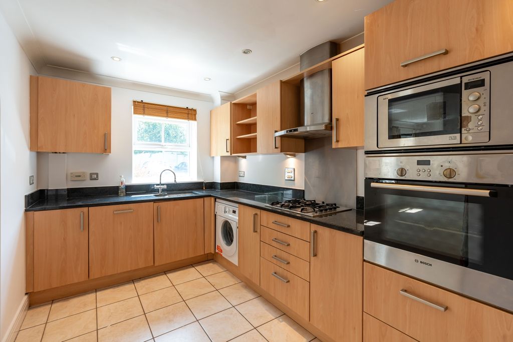 Property photo 2 of 9 Flat 1 Clarendon Court-07688