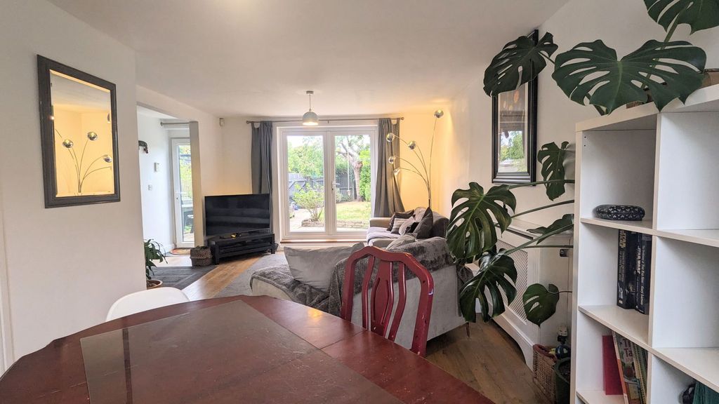 Property photo 3 of 24