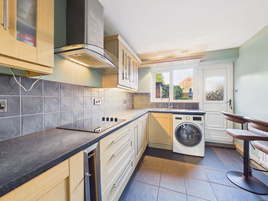 Property photo 1 of 10 Kitchen