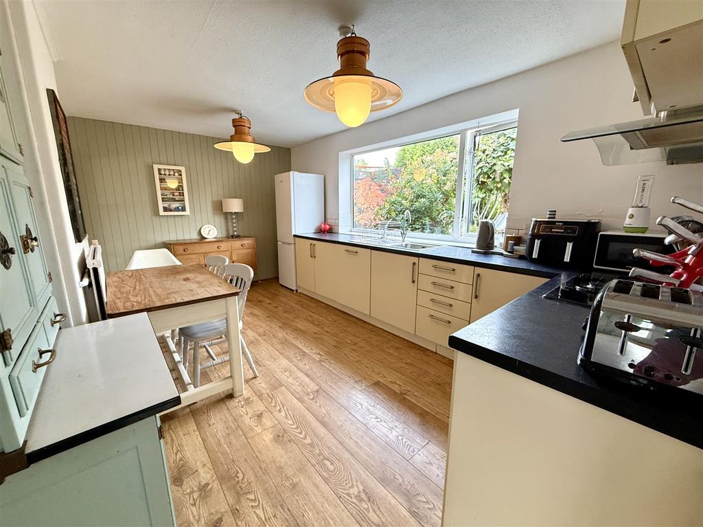 Property photo 2 of 24 Kitchen Diner