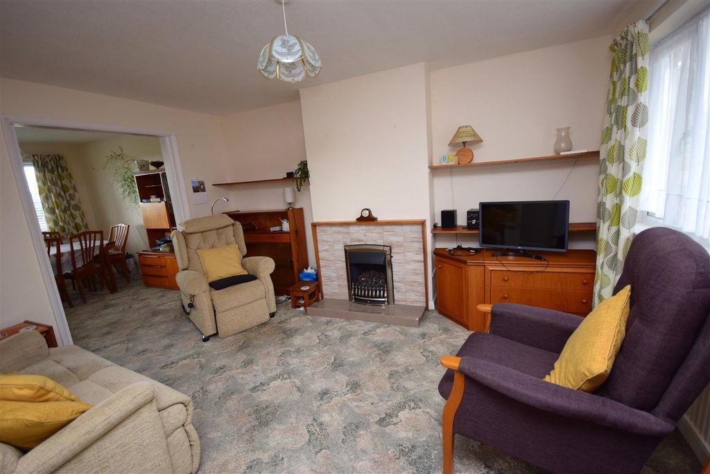 Property photo 3 of 22 Lounge