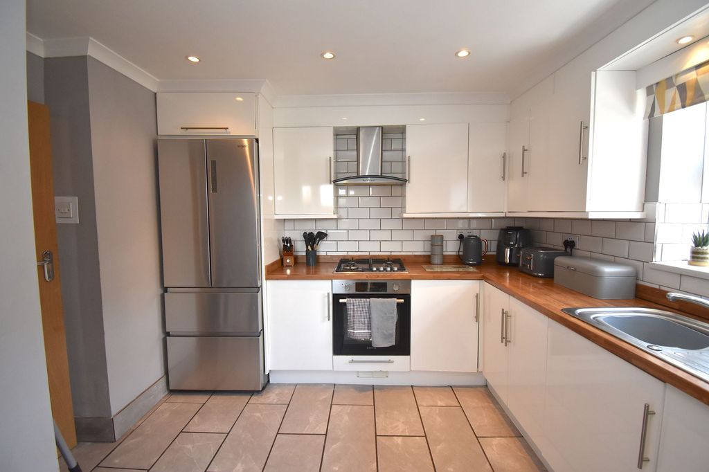 Property photo 2 of 30