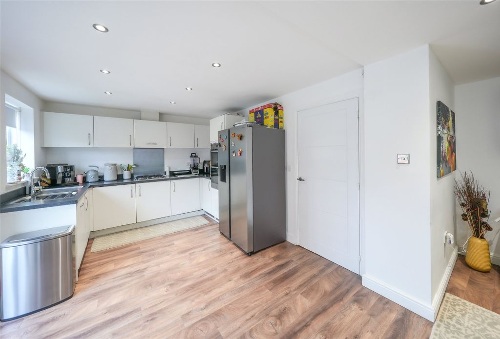 Property photo 3 of 16 Kitchen