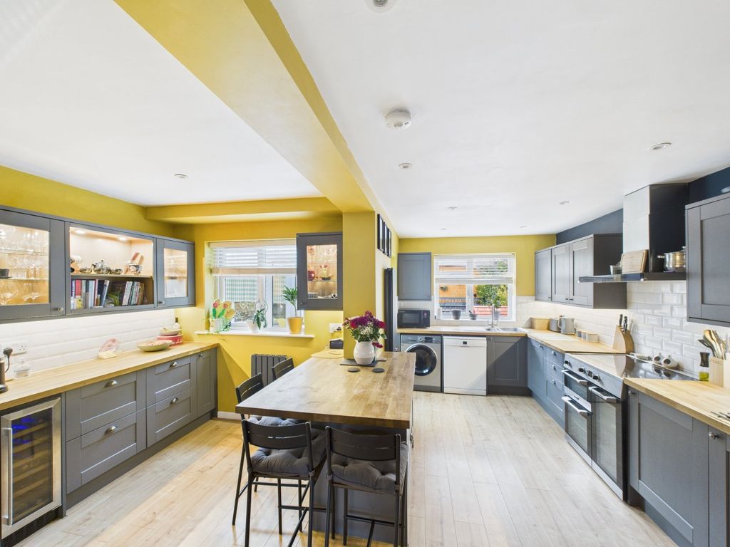 Property photo 1 of 14 Kitchen