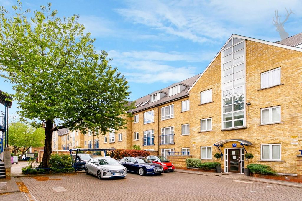 Property photo 1 of 16 St Marys Court (2).Jpg