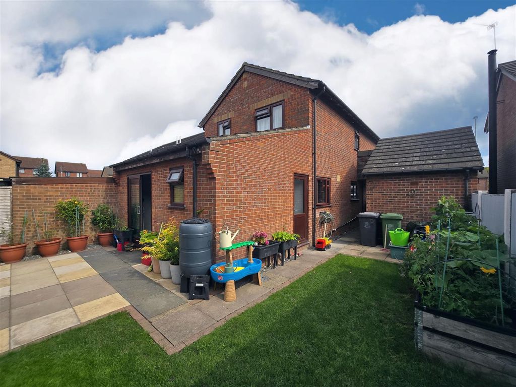 Property photo 2 of 16 Garden