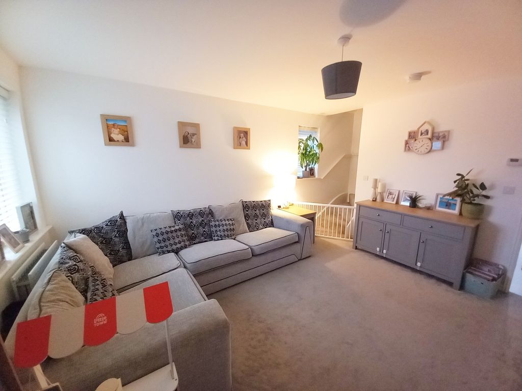Property photo 2 of 9 Lounge
