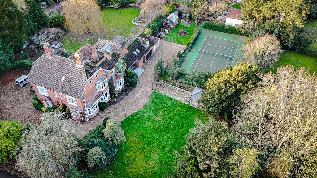 Property photo 1 of 40