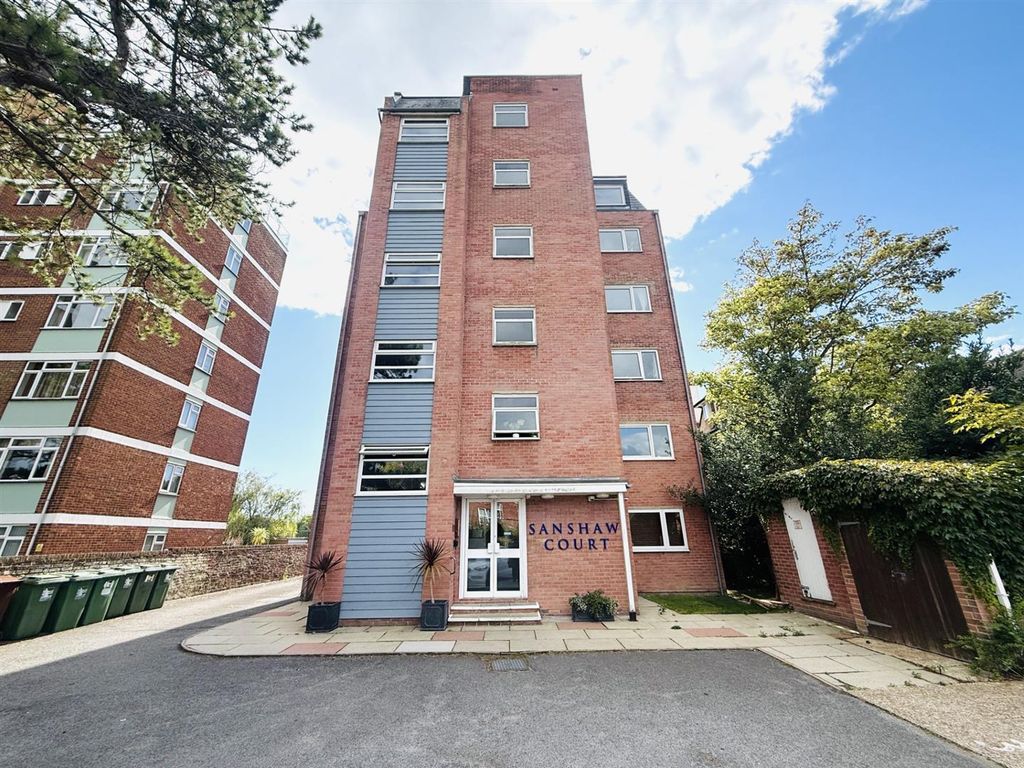 Property photo 1 of 10 01323 438506
