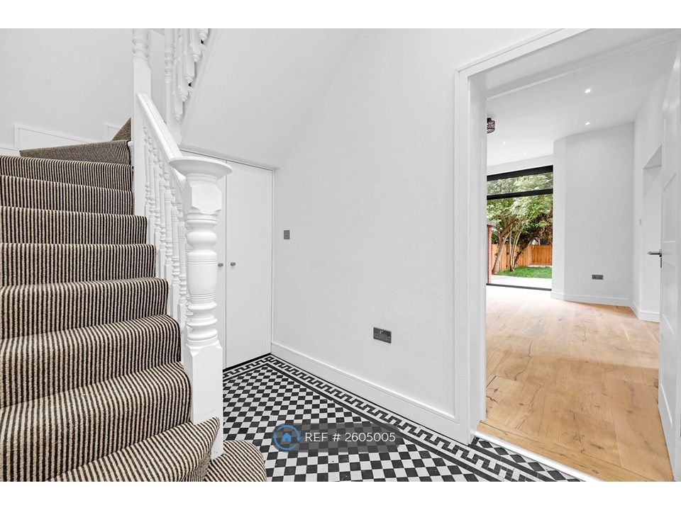 Property photo 2 of 32