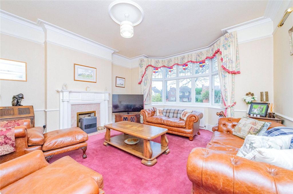 Property photo 3 of 73 Picture No. 27