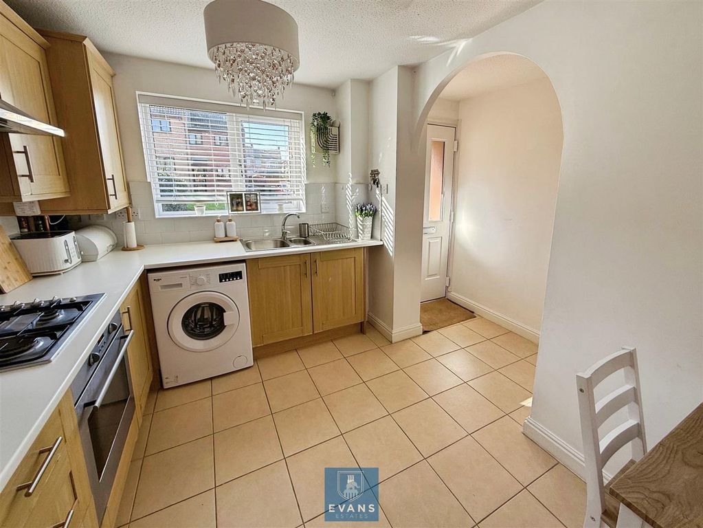 Property photo 3 of 16 Kitchen Diner