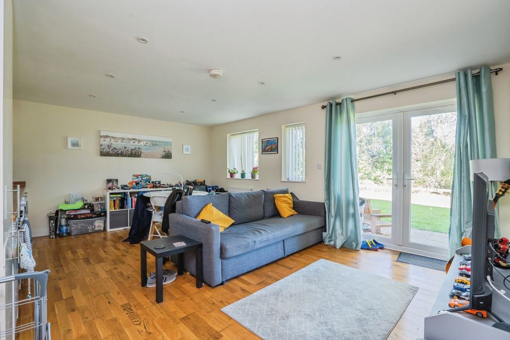 Property photo 2 of 16 Pbox-Img.Jpg
