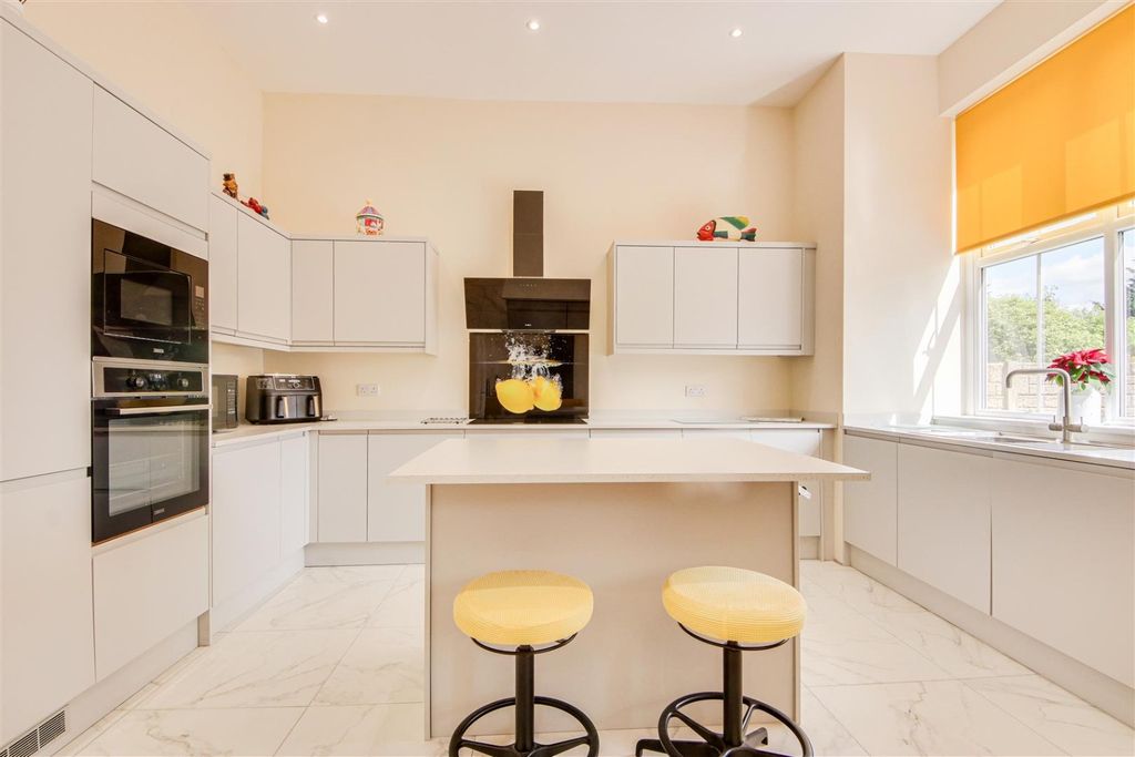 Property photo 3 of 25 4539834