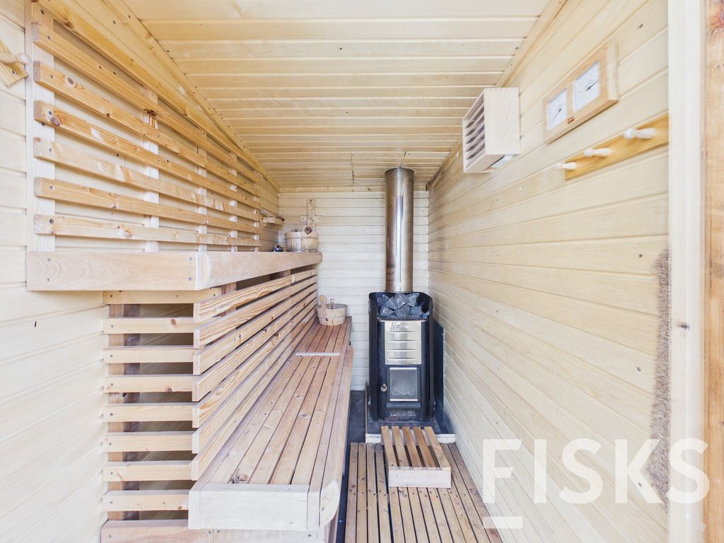 Property photo 2 of 26