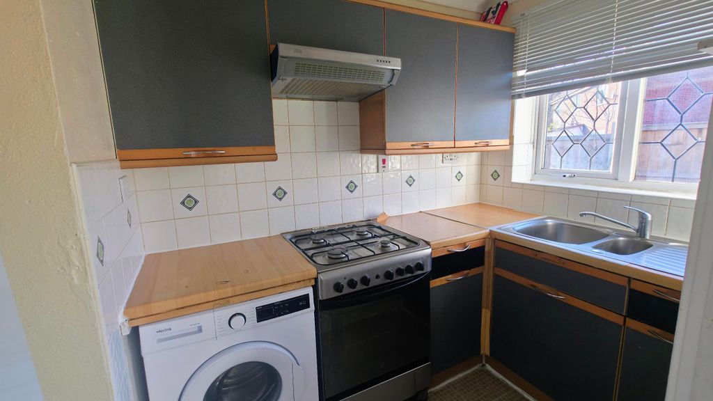 Property photo 3 of 18 Kitchen