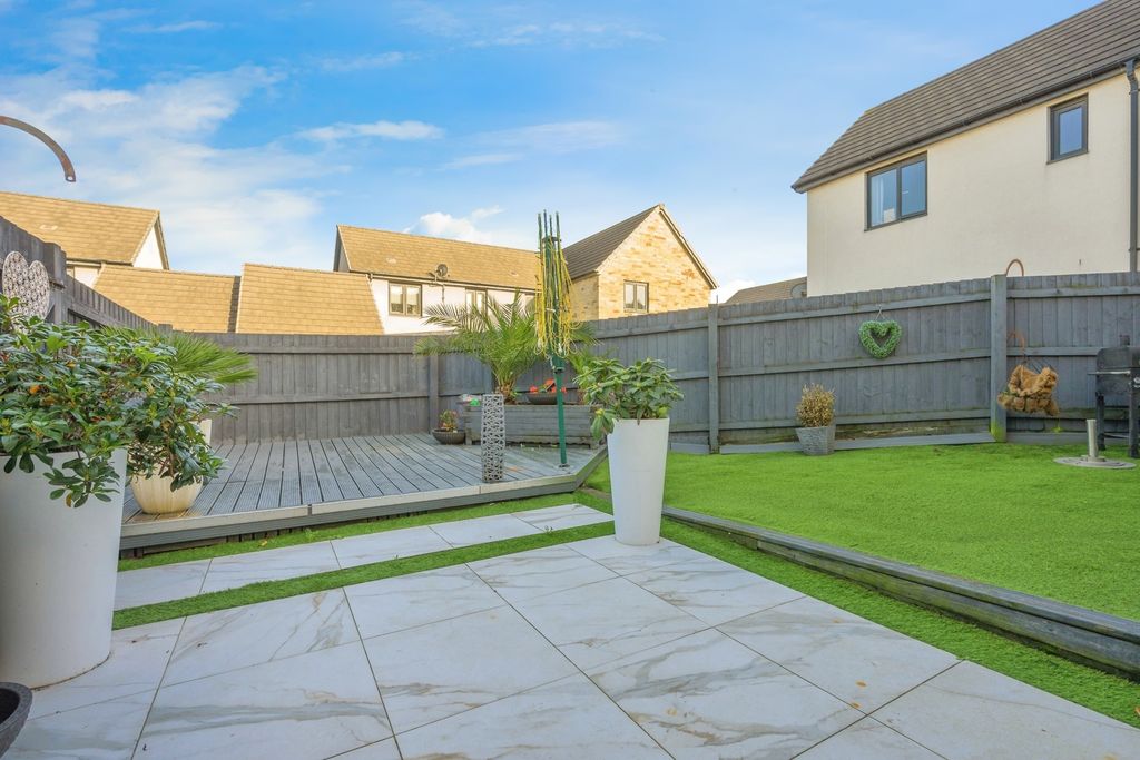 Property photo 2 of 17 Photo