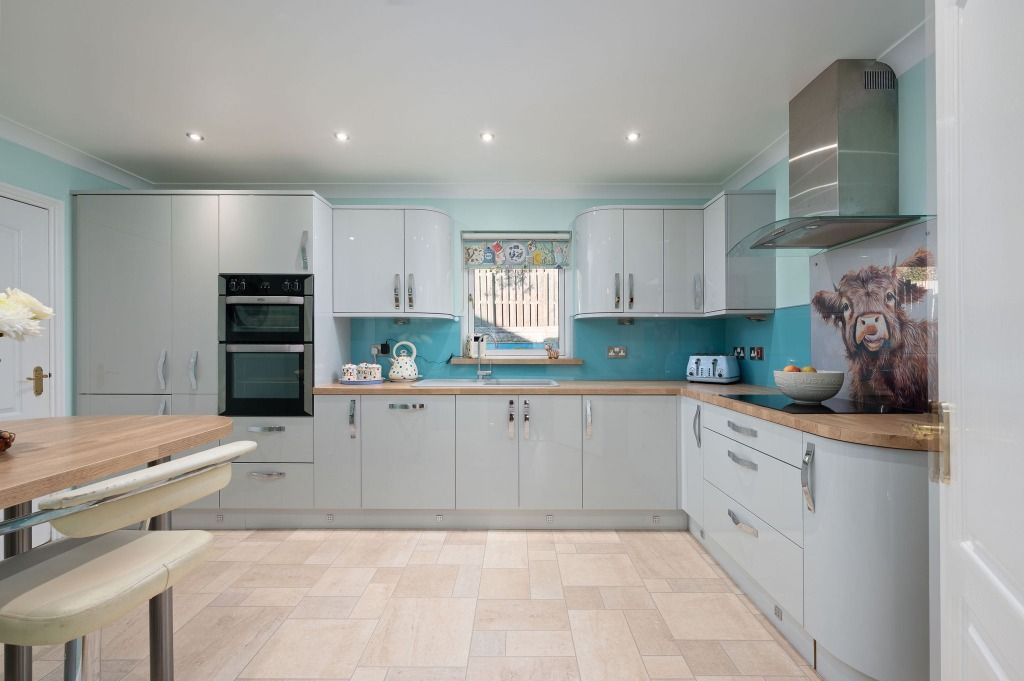 Property photo 3 of 28