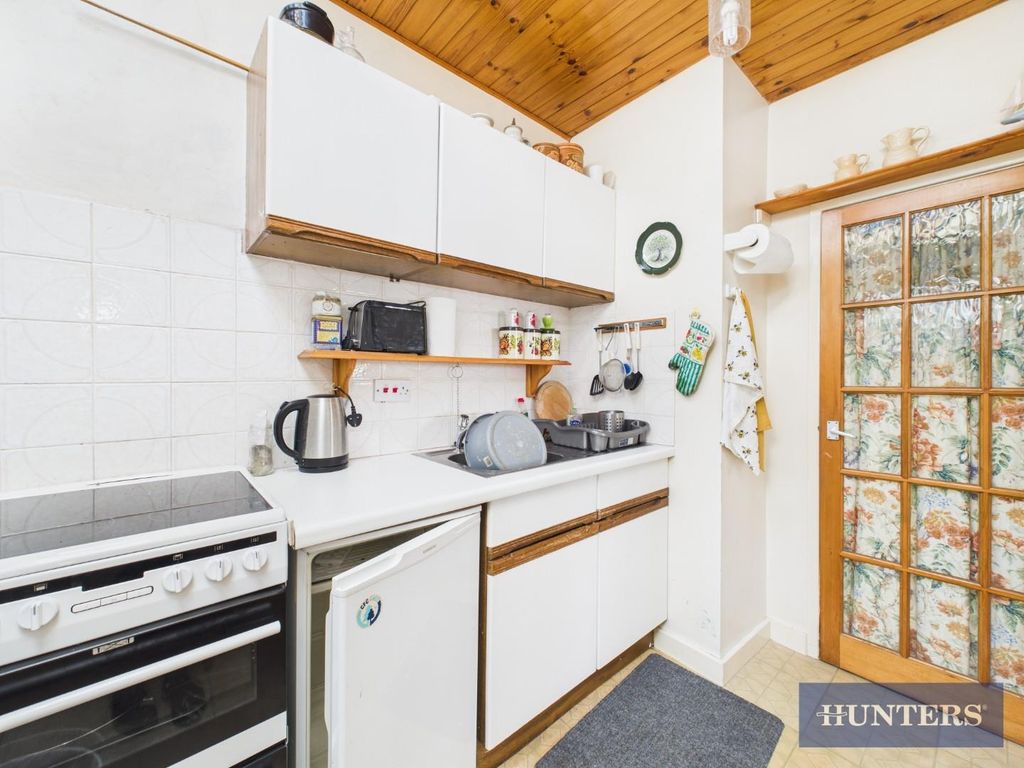 Property photo 3 of 8 Kitchen