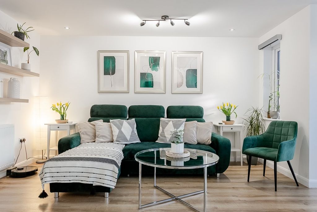 Property photo 3 of 33