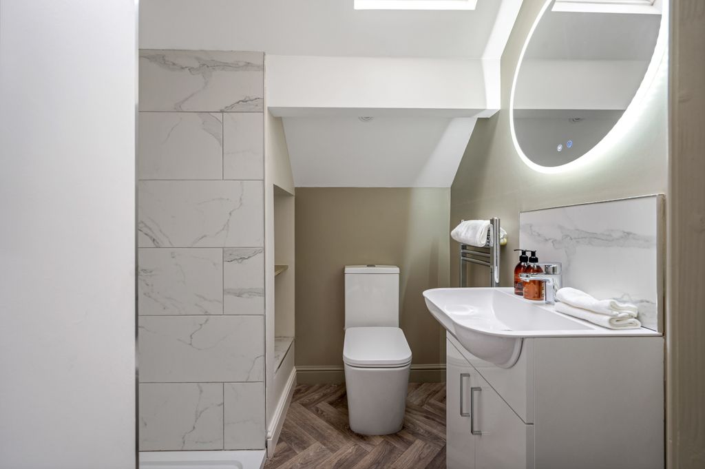 Property photo 3 of 24