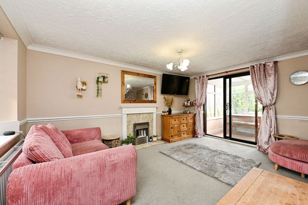 Property photo 3 of 17 Pbox-Img.Jpg