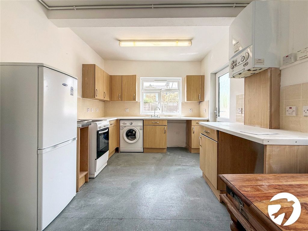 Property photo 3 of 7 Kitchen