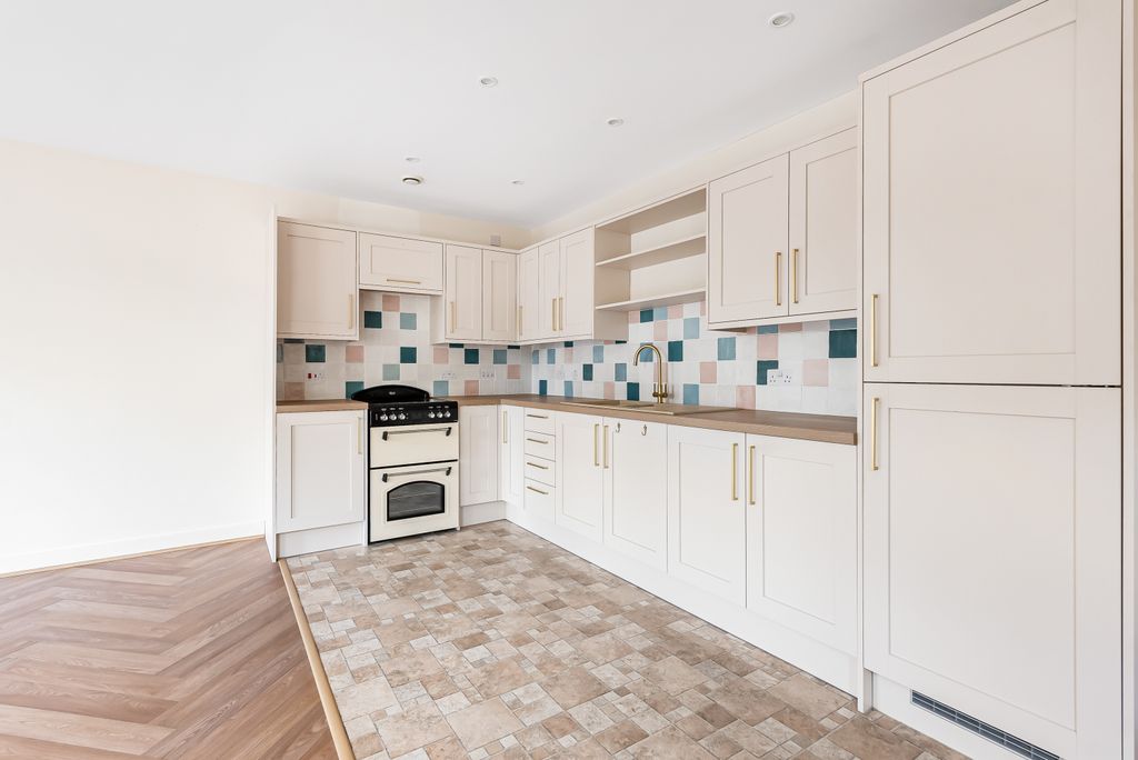 Property photo 3 of 12 Kitchen Area