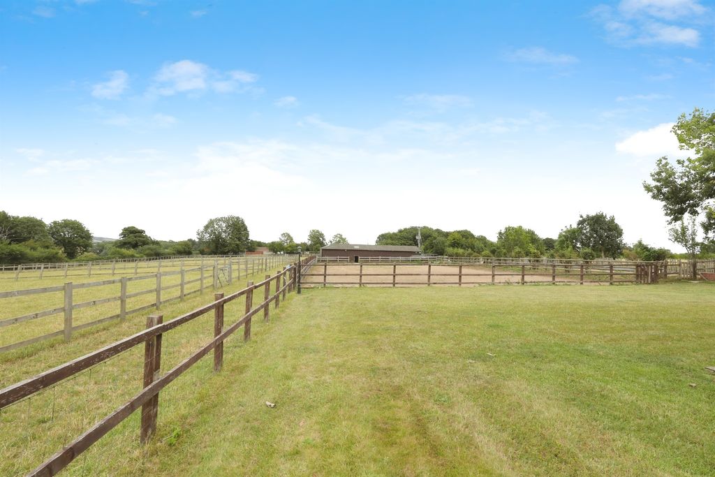 Property photo 2 of 16