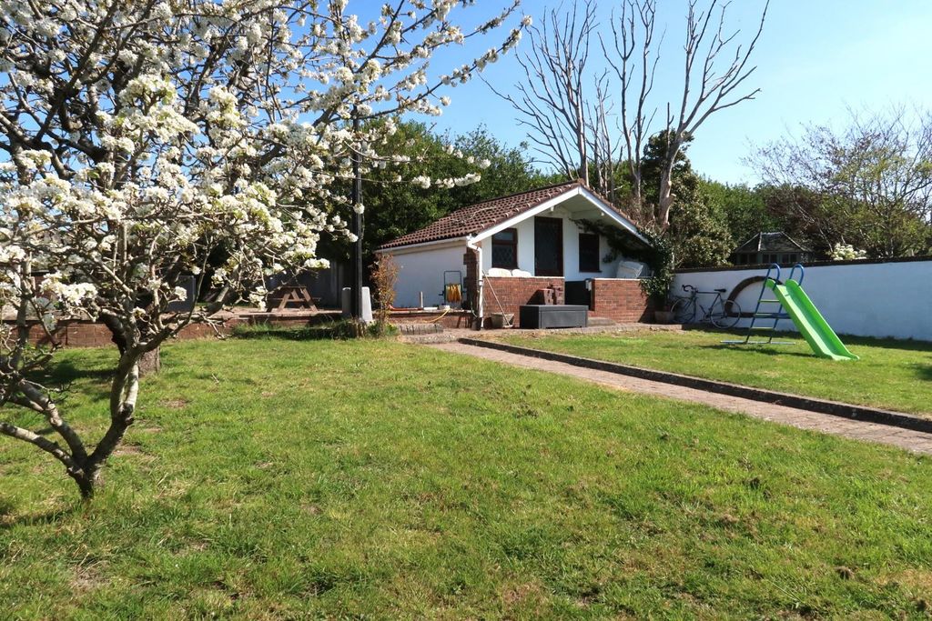 Property photo 3 of 37 Garden