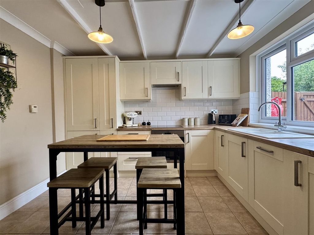 Property photo 2 of 28 Kitcen