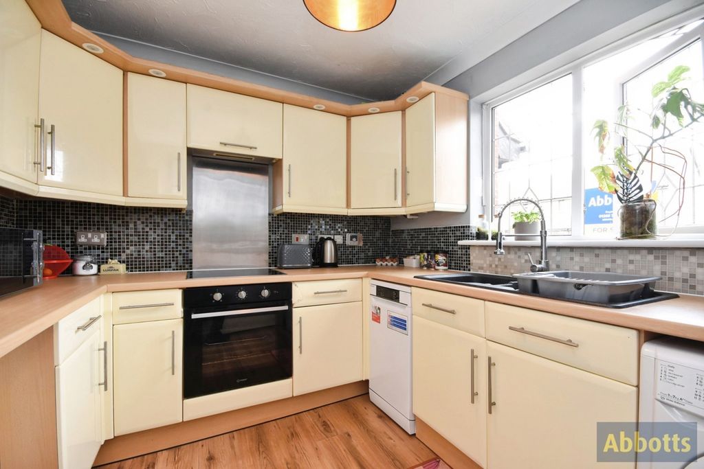 Property photo 3 of 18 Pbox-Img.Jpg