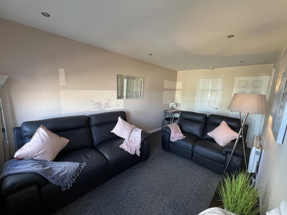 Property photo 1 of 7 Lounge