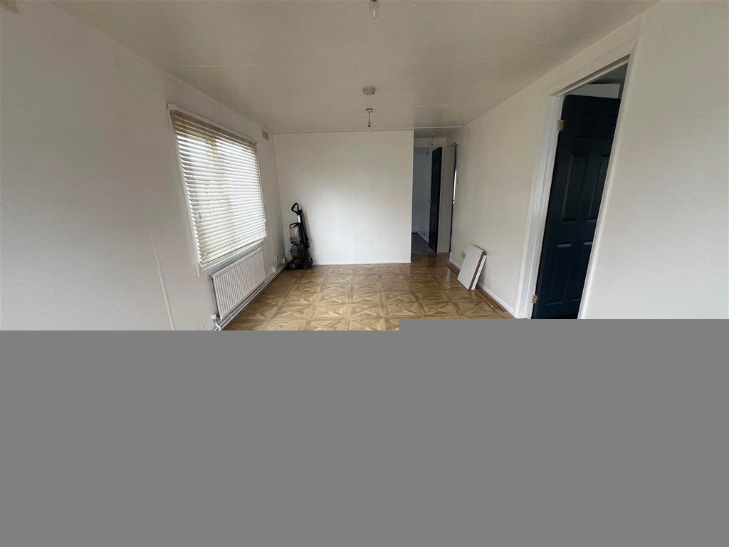 Property photo 2 of 8 Lounge