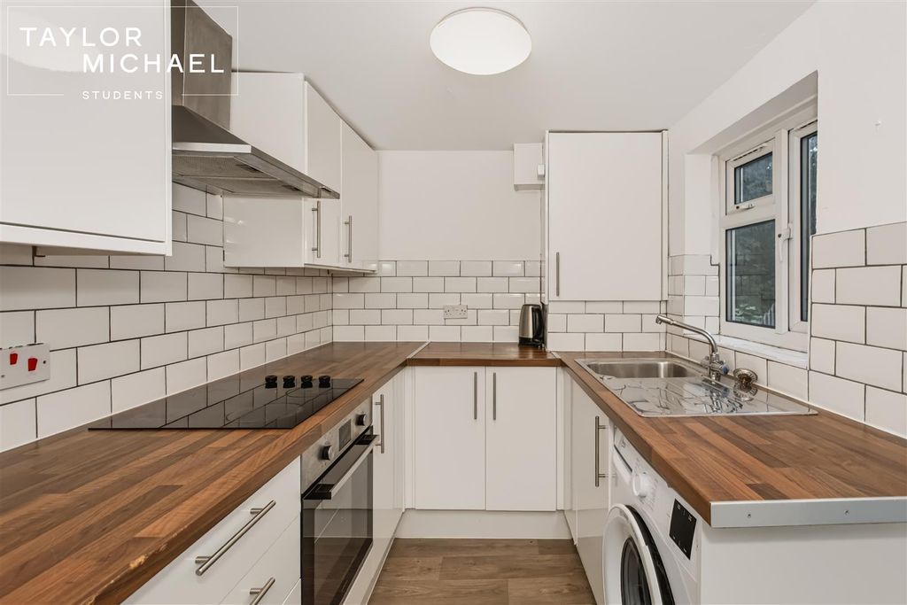 Property photo 1 of 20 Kitchen