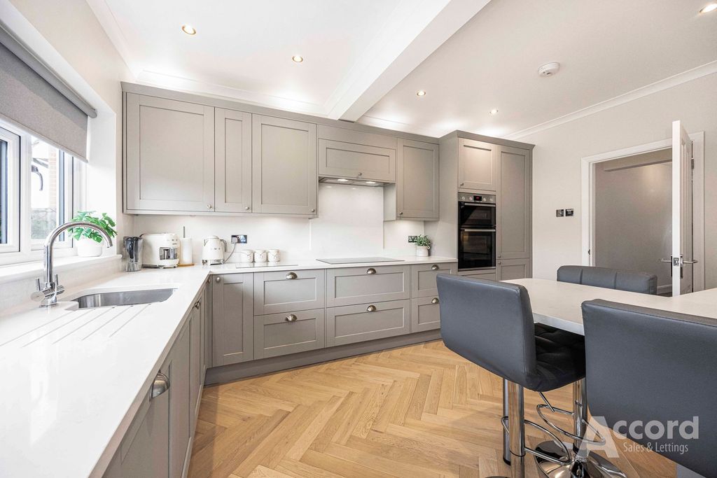 Property photo 3 of 26