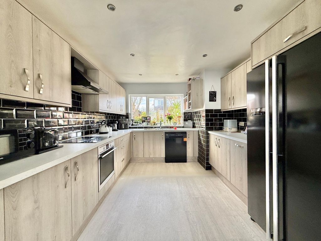 Property photo 2 of 23 Kitchen