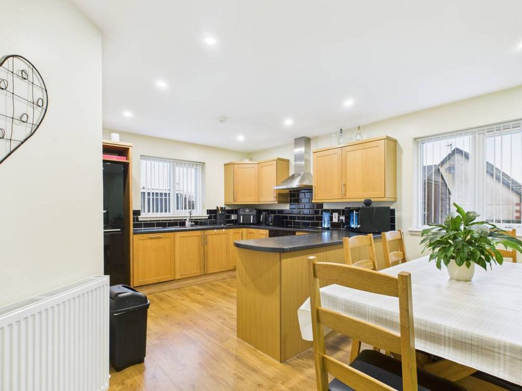 Property photo 3 of 34