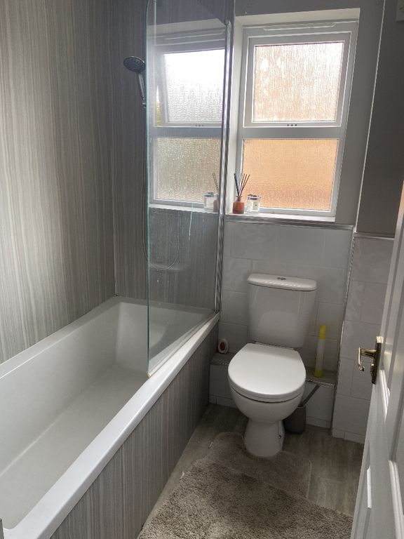 Property photo 2 of 8 Bathroom