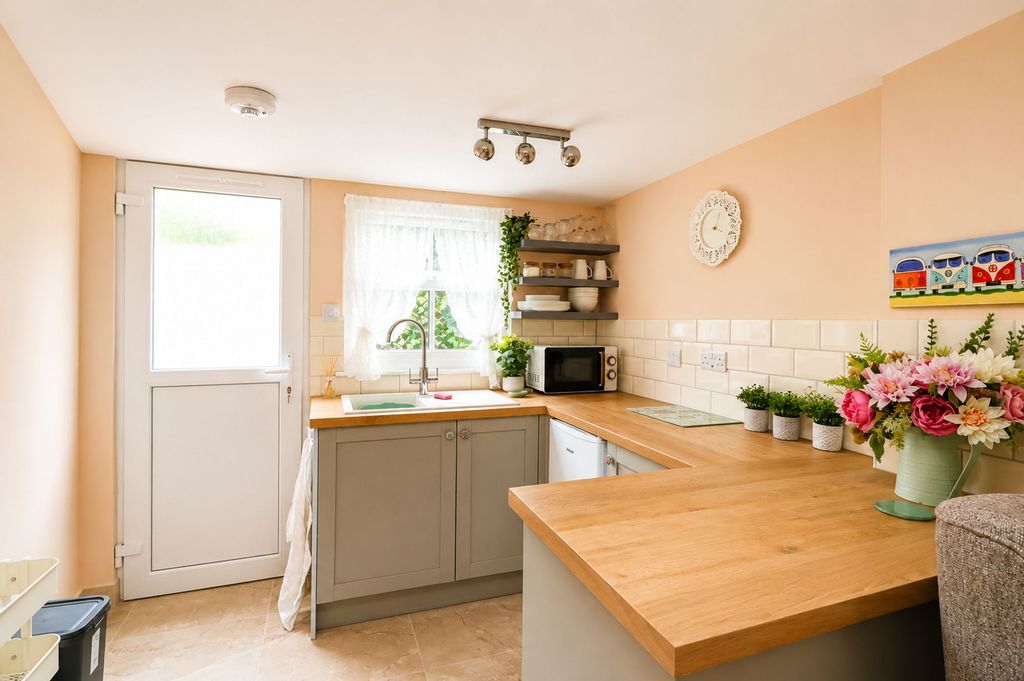 Property photo 3 of 15 Kitchen