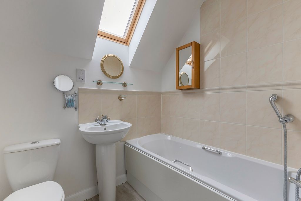 Property photo 2 of 25