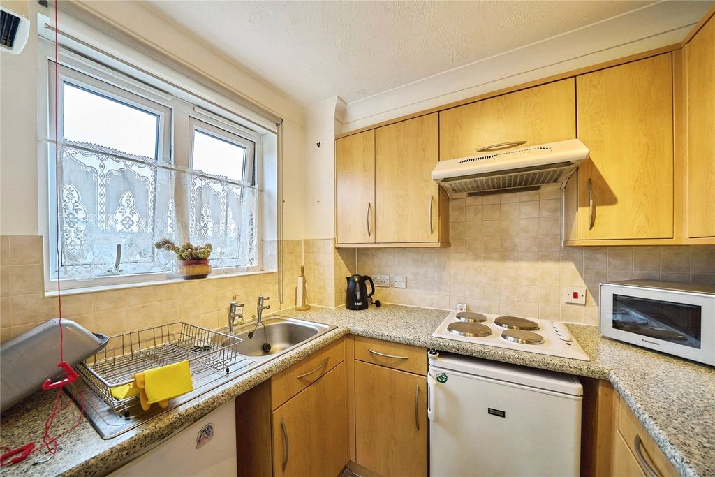 Property photo 3 of 12 Kitchen