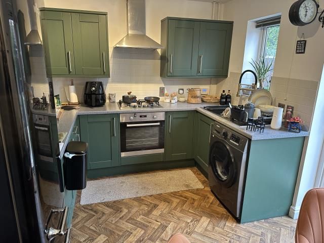 Property photo 3 of 6 Kitchen