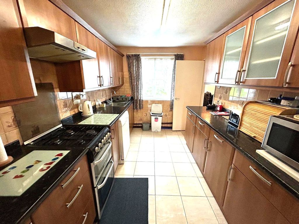 Property photo 2 of 6 Picture No. 14