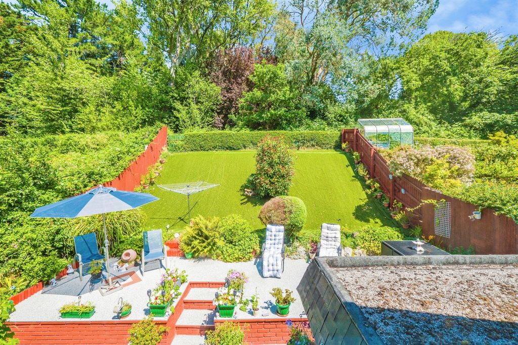 Property photo 2 of 20