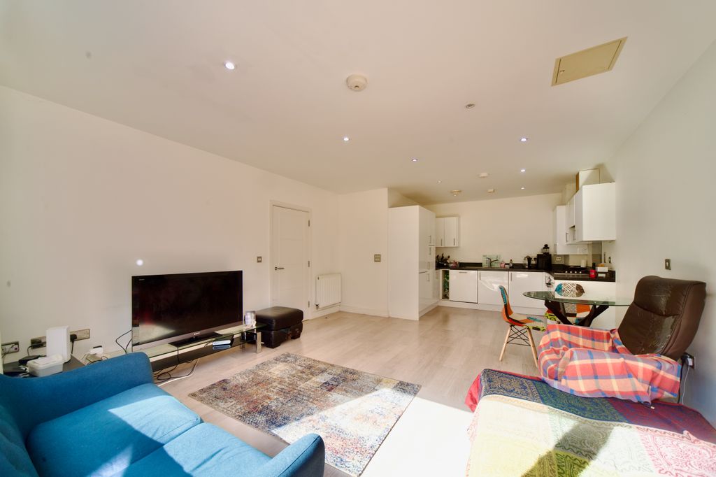 Property photo 1 of 11 Living Space (2)