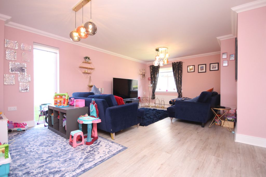 Property photo 2 of 27