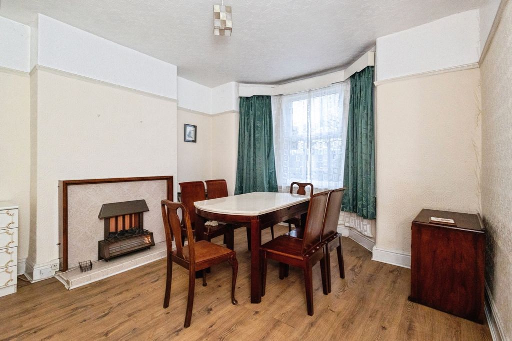 Property photo 2 of 16 Pbox-Img.Jpg